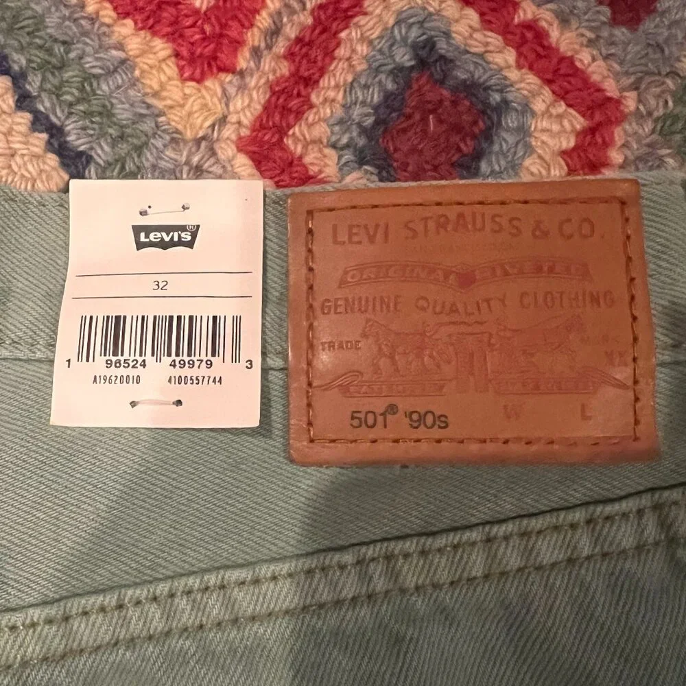 Levi’s Women’s High-Rise Jean Shorts – Light Green, Size 32 - Picture 3 of 3
